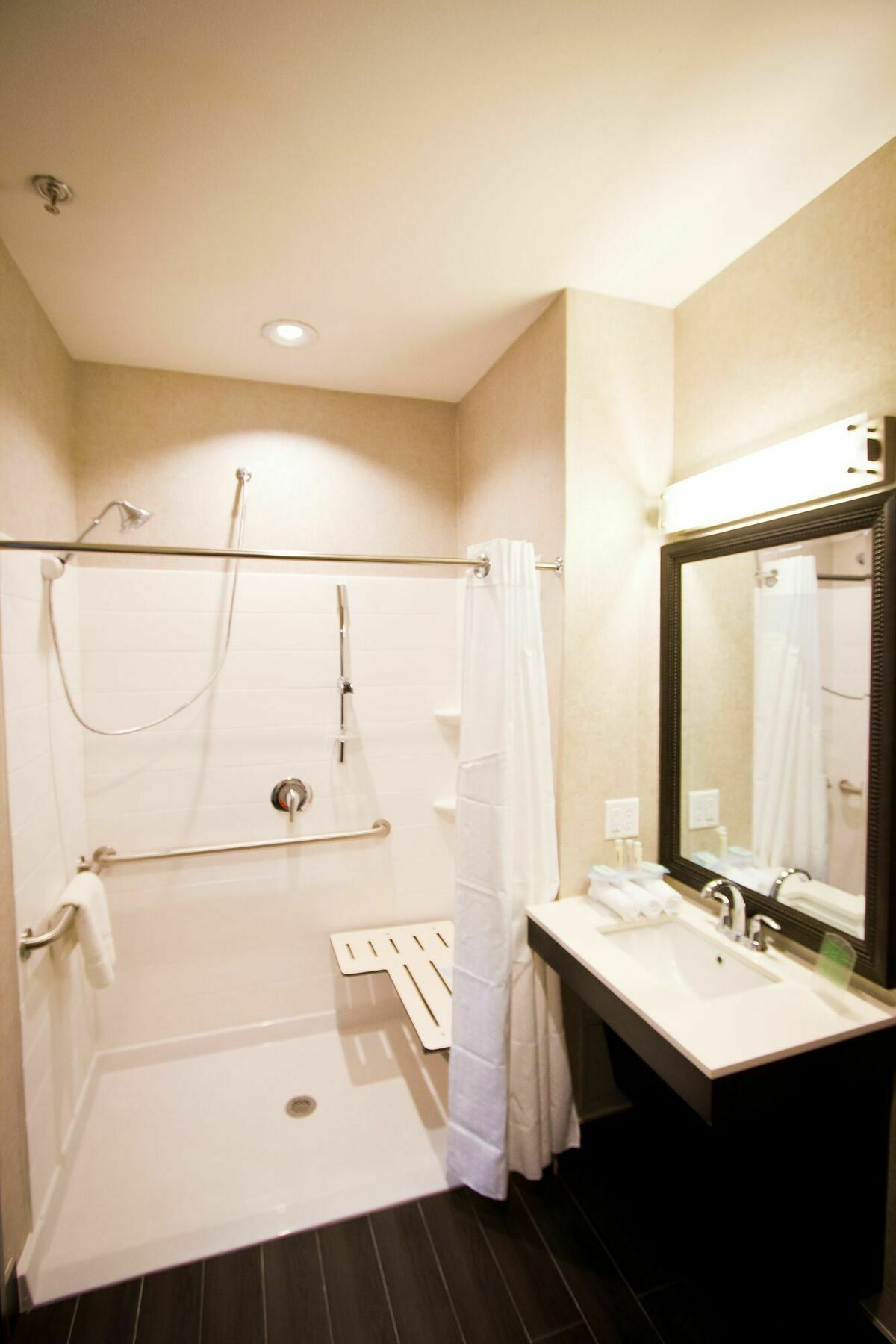 Express & Austin Nw - Lakeway, An Ihg